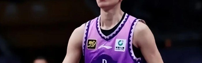 蓝鲸体育-这就是国家队后卫？全场8分垃圾时间刷6分，球迷：刷分也刷不明白|周琦|廖三宁|体育赛事讨论|张庆鹏|中国男篮_新浪体育_新浪新闻