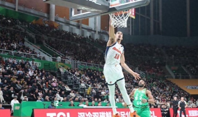 酸死了，辽宁电台解说吐槽广东靠外援，官媒跟自媒体已经没区别了