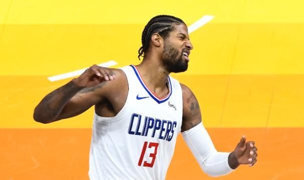 蓝鲸体育直播-天王山上终于看见“季后乔”，独自带队展现领袖本色