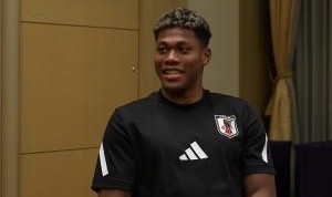 长得太像铃木彩艳：球迷总把我认成八村塁，但他比我高出10cm