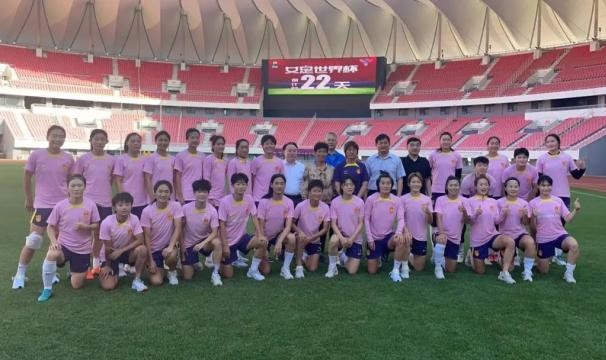 蓝鲸体育网页版-中国女足透露27人大合影 今日封闭热身俄罗斯女足